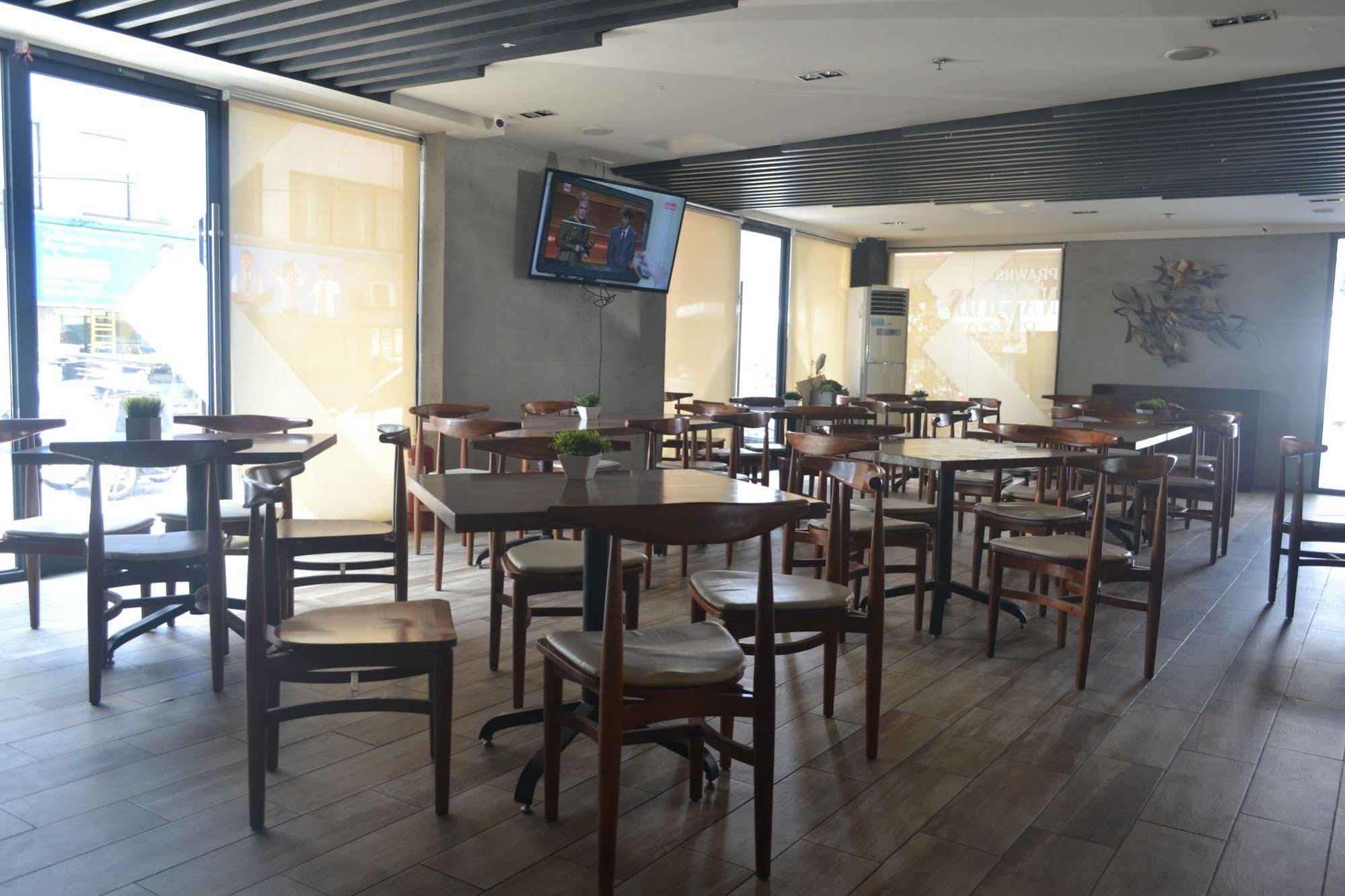 Grace Crown Hotel Angeles Exterior photo