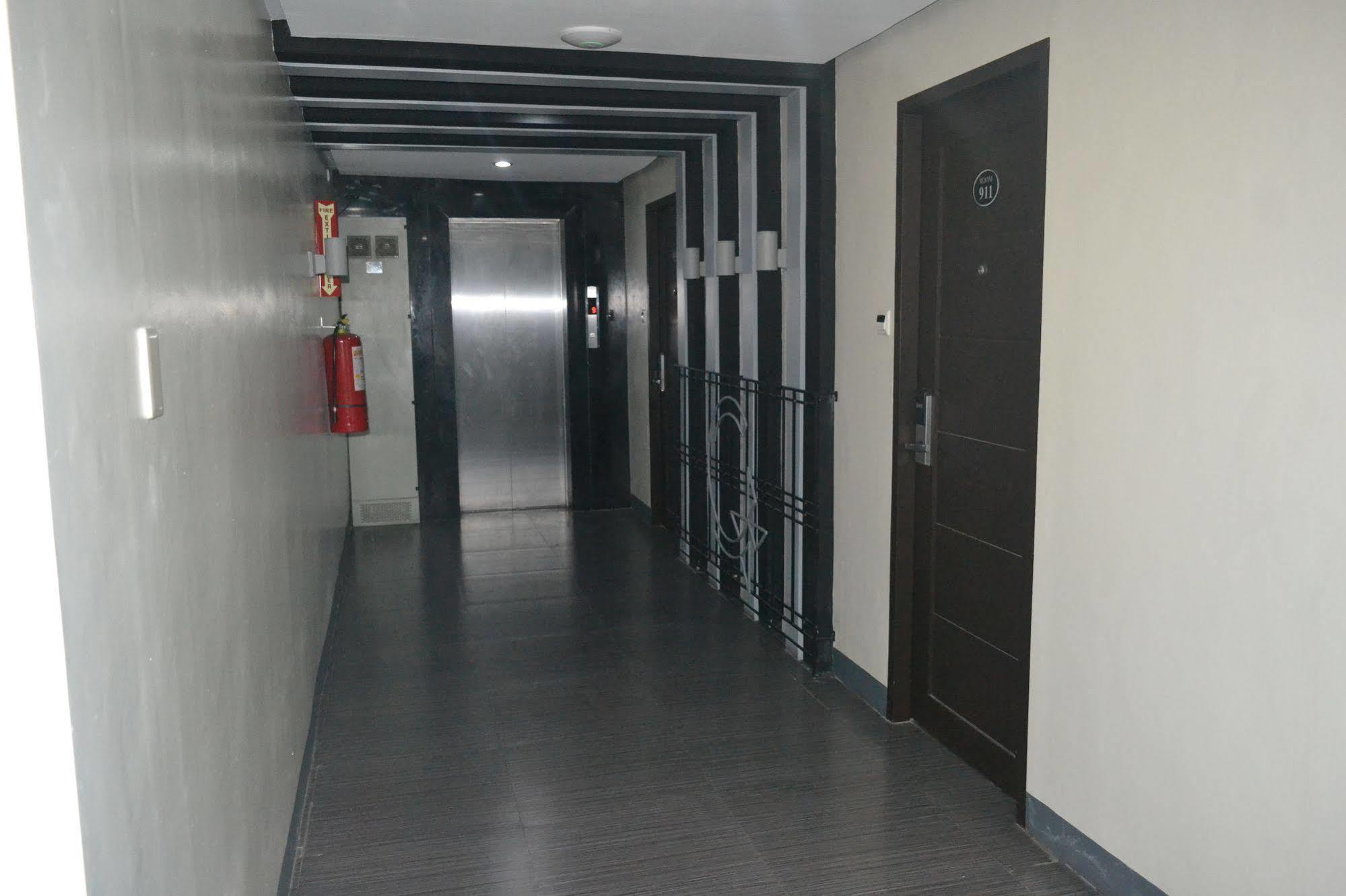 Grace Crown Hotel Angeles Exterior photo